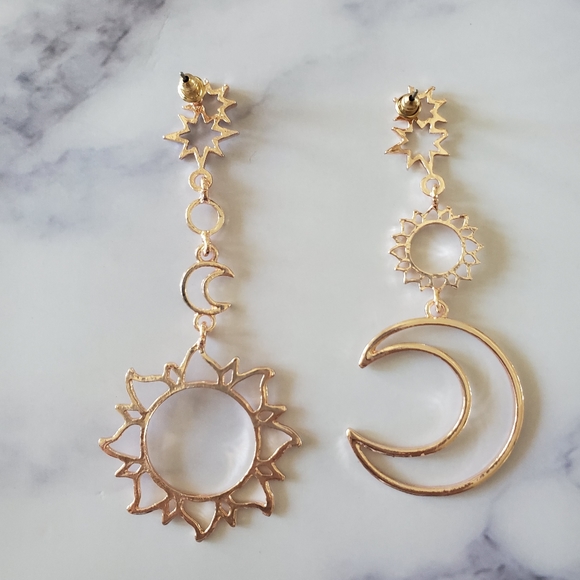 2/$20🌼Rose Gold 3" Sun Moon Star Dangle Earrings - Picture 4 of 4